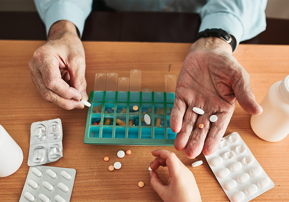 medication management service, woman holding pills